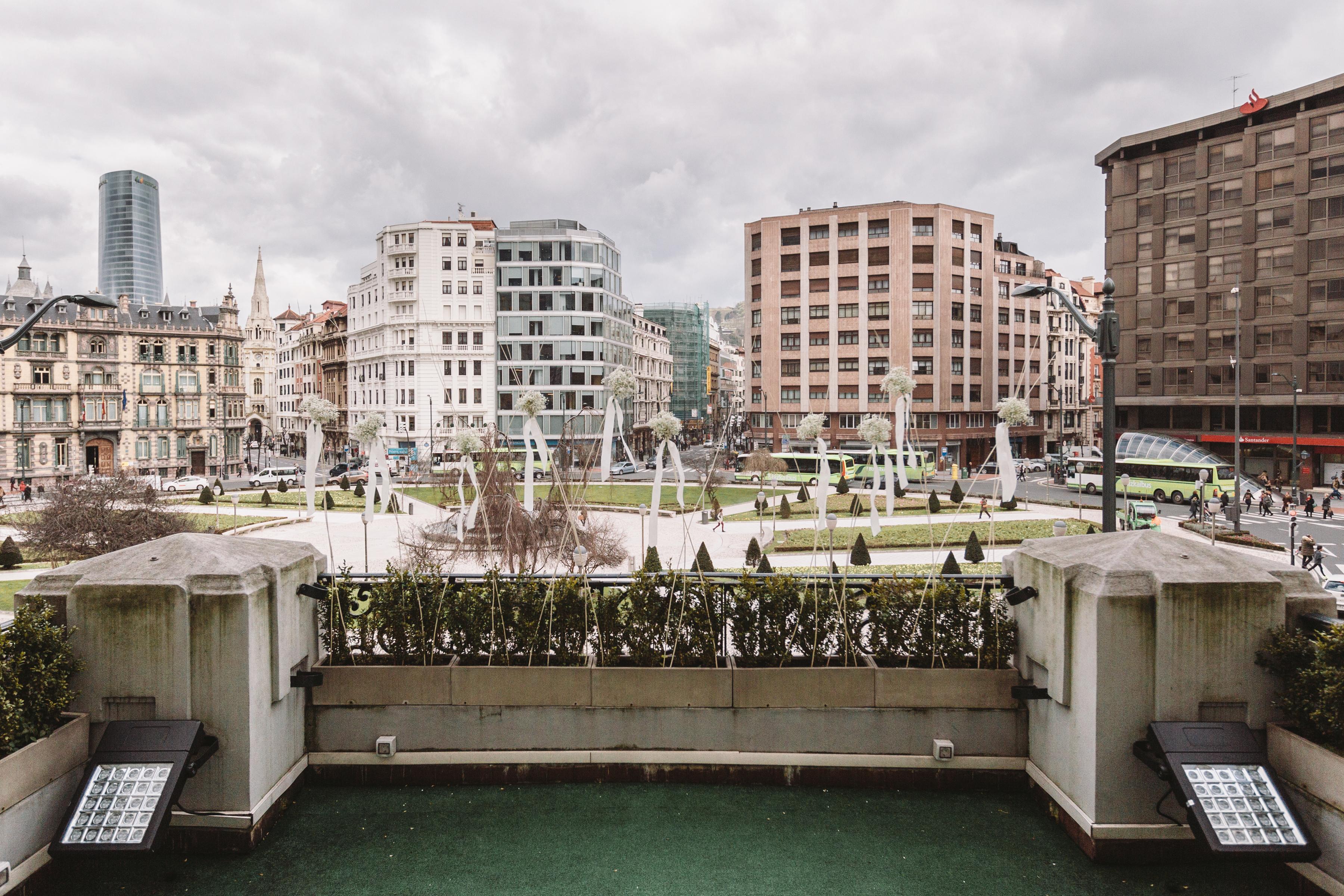 卡尔顿酒店 毕尔巴鄂 外观 照片 View of the square from the balcony of the National Museum of Serbia