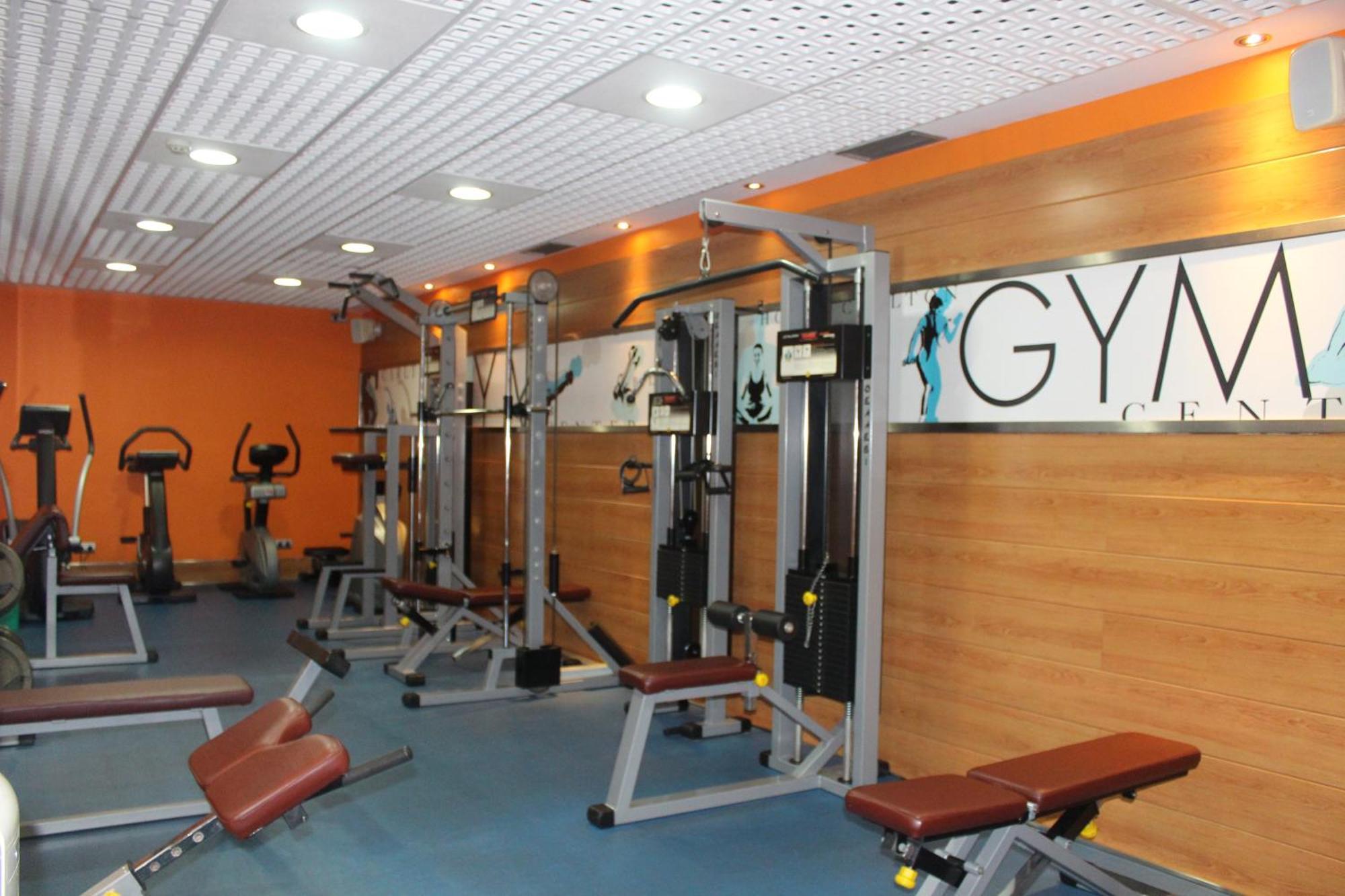 卡尔顿酒店 毕尔巴鄂 外观 照片 A gym in a hotel